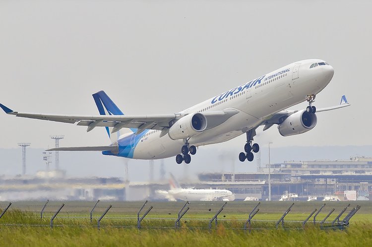 Cargo aircraft representing air freight forwarding services